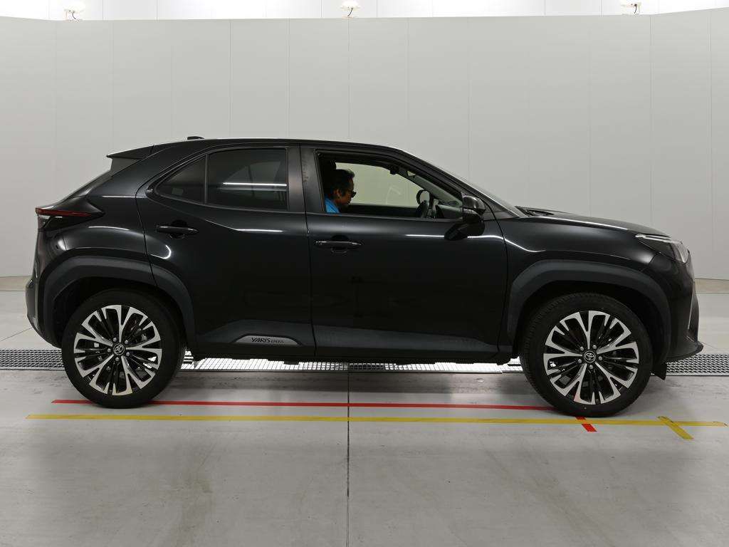 2022 Toyota Yaris Cross Z auction photo 3