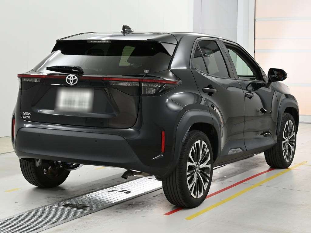 2022 Toyota Yaris Cross Z auction photo 2