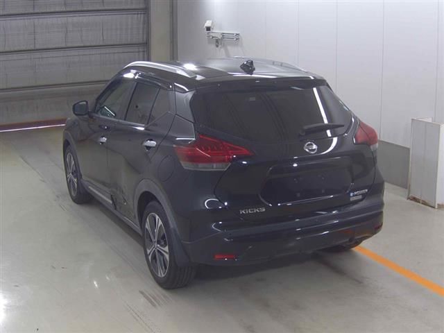 2021 Nissan Kicks X Two-Tone Interior Edition auction photo 2