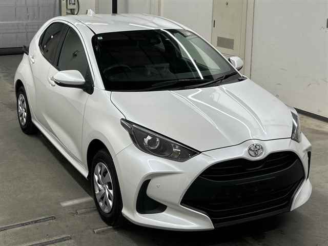 Japan Auction Vehicles 10 2023 Toyota Yaris G 4WD auction photo