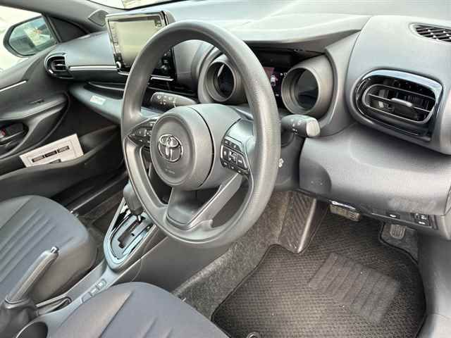 2023 Toyota Yaris G 4WD auction photo 3