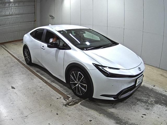 2023 Toyota Prius G Japan auction vehicle