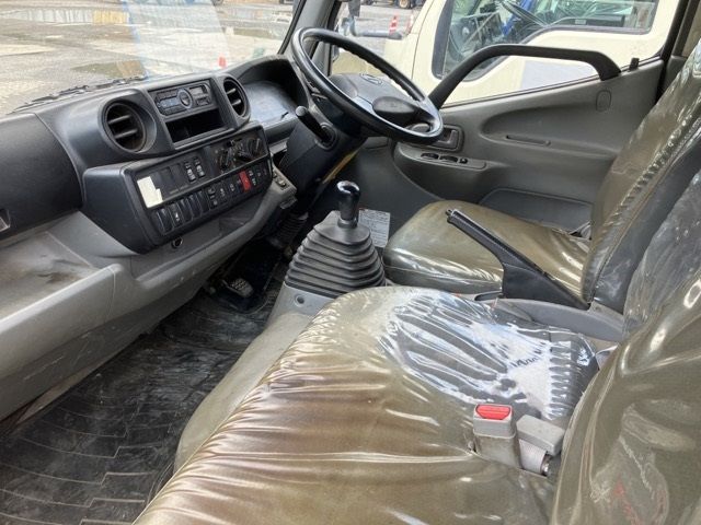 2018 Hino Dutro Wキャブ auction photo 5