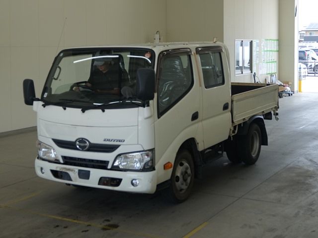 2018 Hino Dutro Wキャブ Japan auction vehicle