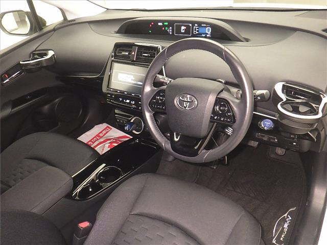 2018 Toyota Prius PHV S セーフティプラス auction photo 3