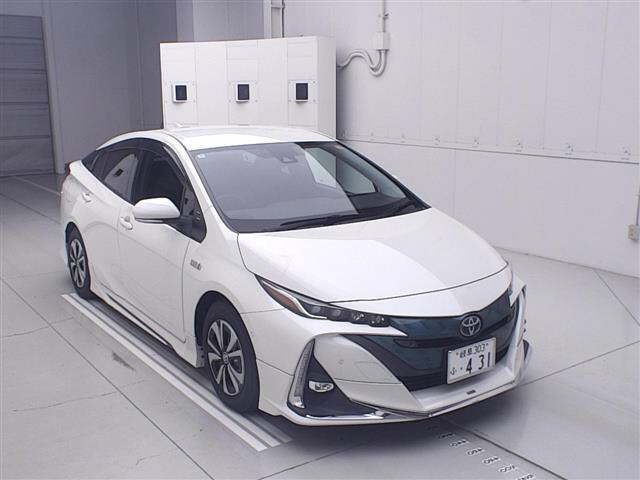 2018 Toyota Prius PHV S Japan auction vehicle