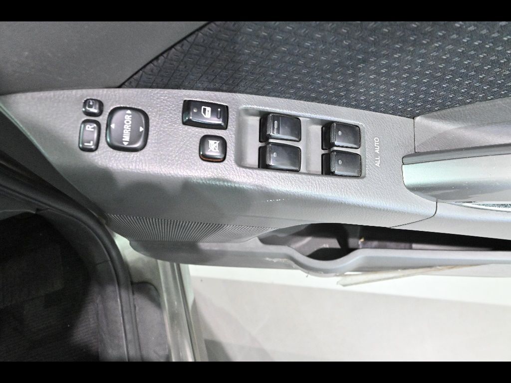 2007 Toyota Isis Platana auction photo 13