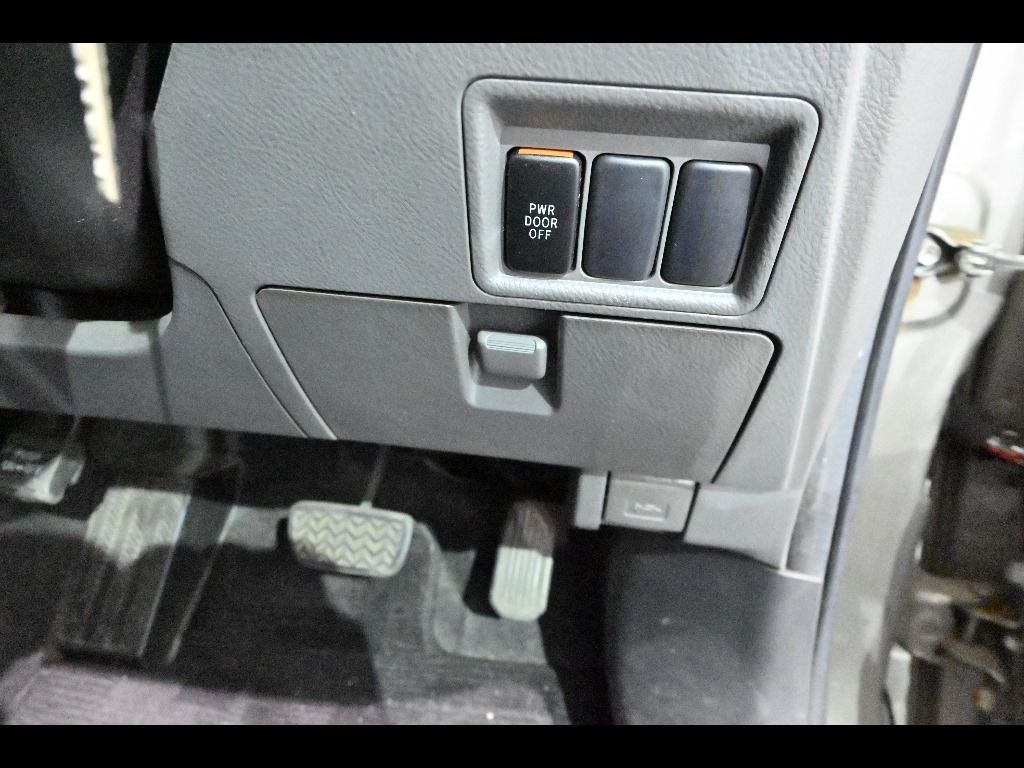 2007 Toyota Isis Platana auction photo 12