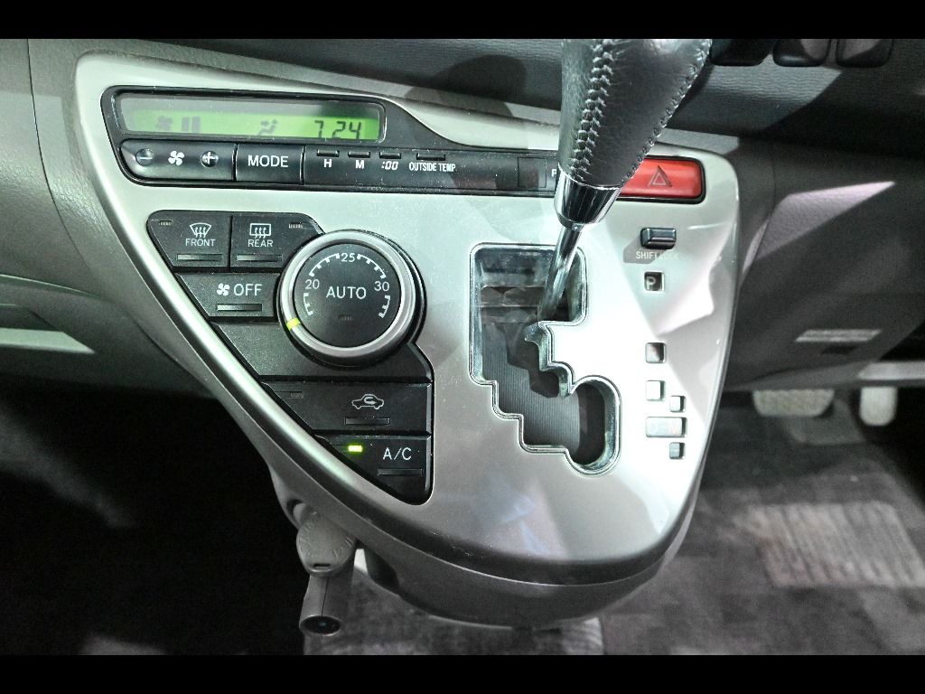 2007 Toyota Isis Platana auction photo 10