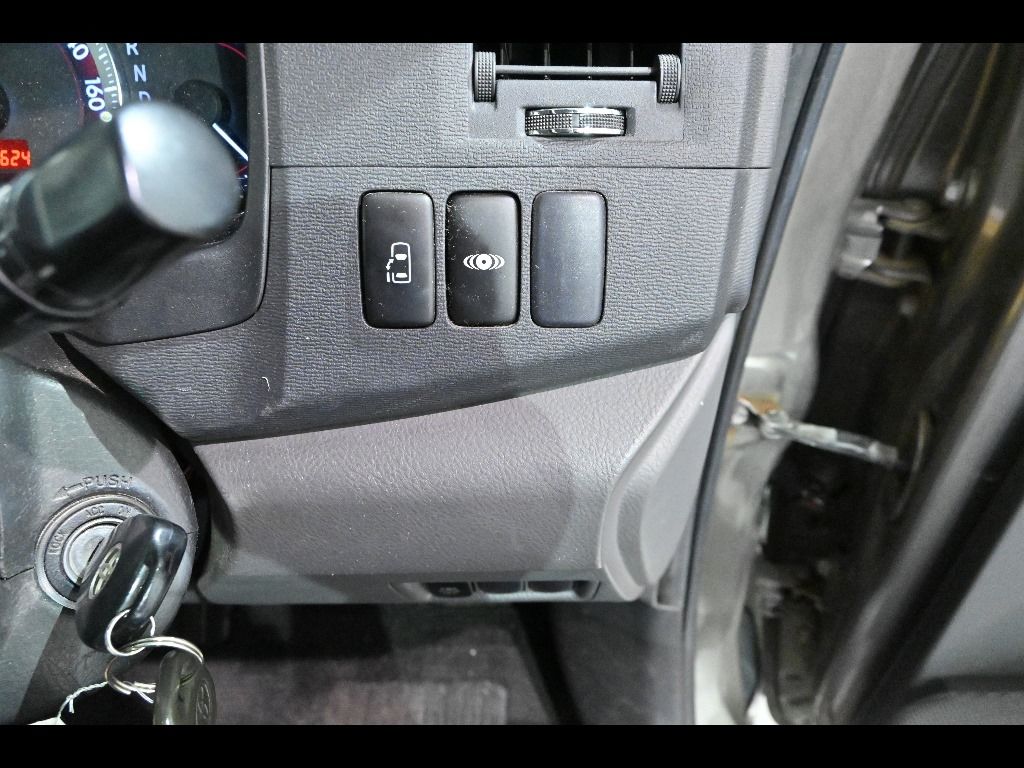 2007 Toyota Isis Platana auction photo 11