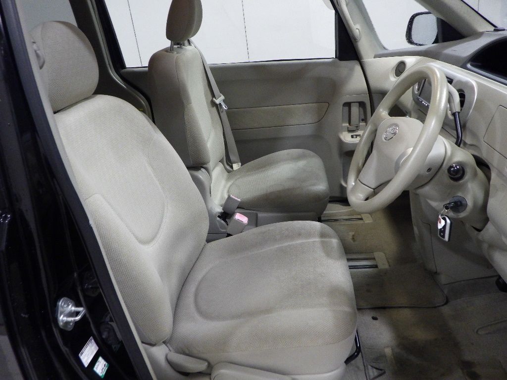 2009 Toyota Porte 130i C Package HID Selection auction photo 6
