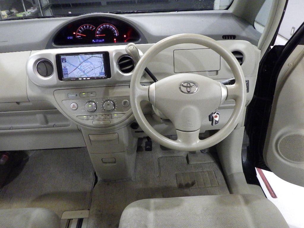 2009 Toyota Porte 130i C Package HID Selection auction photo 3