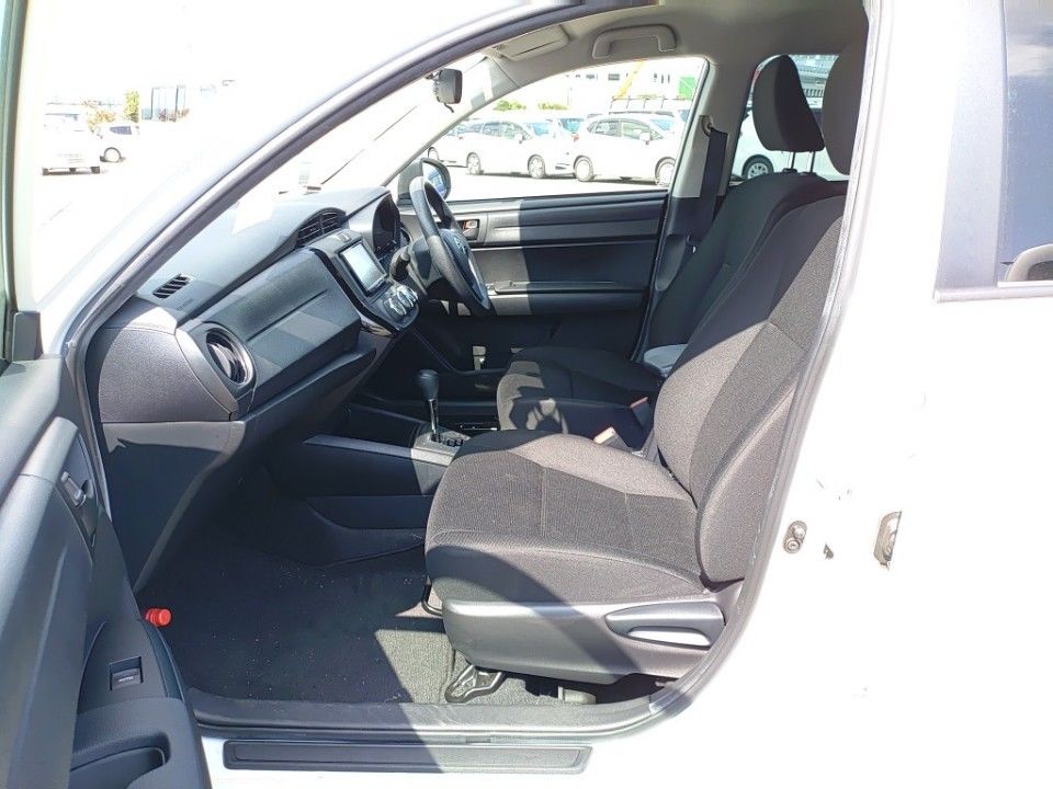 2020 Toyota カローラ アクシオ auction photo 16