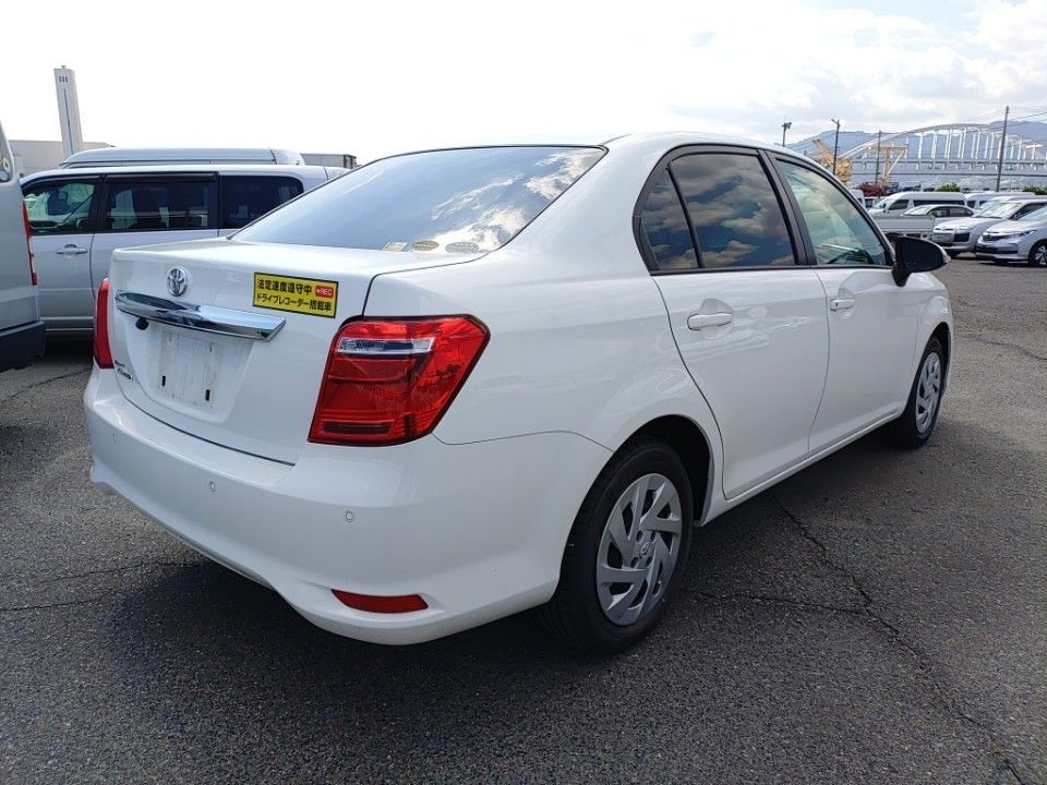 2020 Toyota カローラ アクシオ auction photo 2