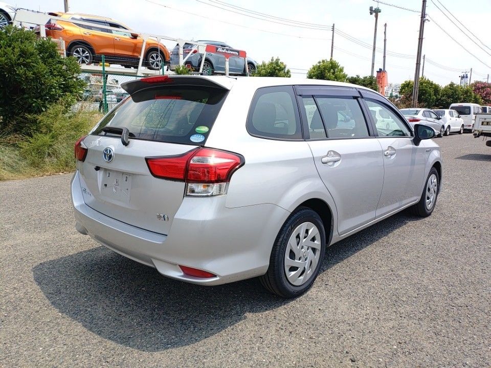 2018 Toyota Corolla Fielder auction photo 2