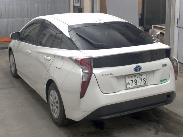 2016 Toyota Prius S auction photo 2