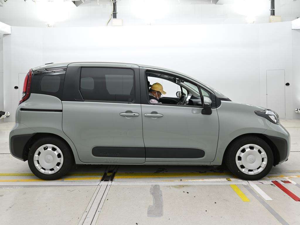 2023 Toyota Sienta ハイブリッドG auction photo 3