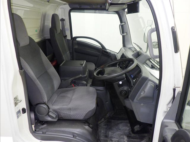 2020 Isuzu Elf Van auction photo 6