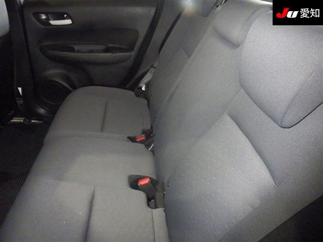 2021 Honda Fit e HEVベーシック 4WD auction photo 4
