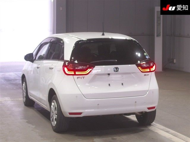 2021 Honda Fit e HEVベーシック 4WD auction photo 2