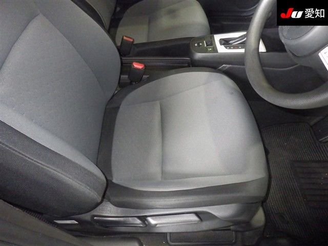 2021 Honda Fit e HEVベーシック 4WD auction photo 6