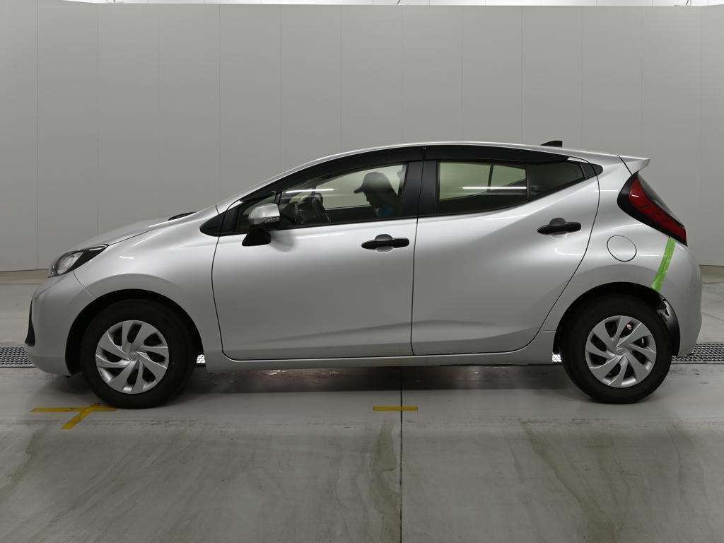 2022 Toyota Aqua B auction photo 4