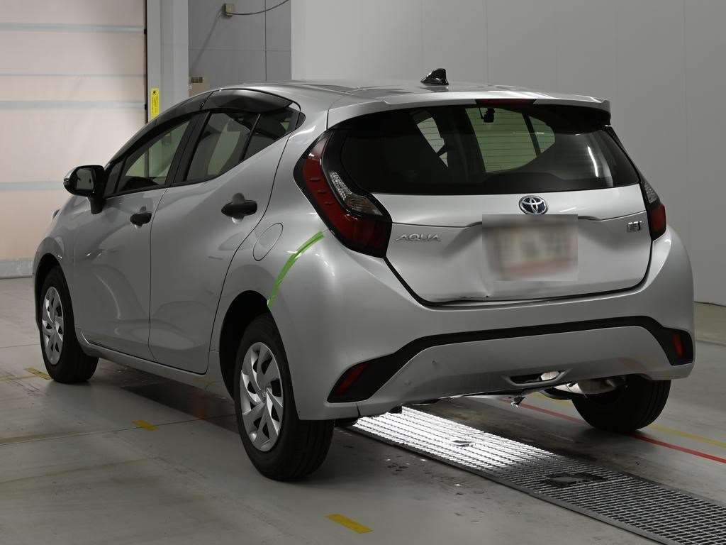2022 Toyota Aqua B auction photo 6