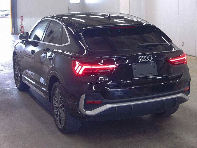2023 Audi Q3 Sportback 35TFSI Sライン auction photo 2