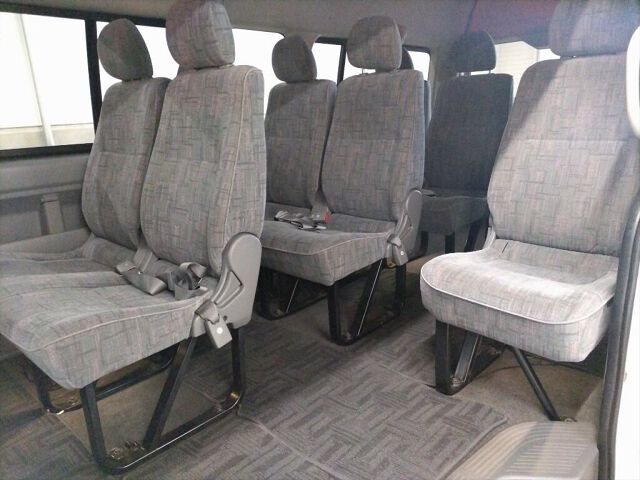 2005 Toyota Hiace グランドキャビン 4WD auction photo 6