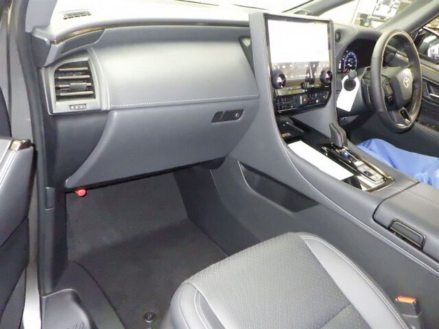 2025 Toyota Vellfire Z Premier auction photo 3