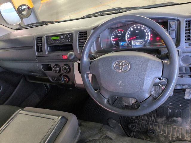 2017 Toyota Hiace Long DX 4WD auction photo 6