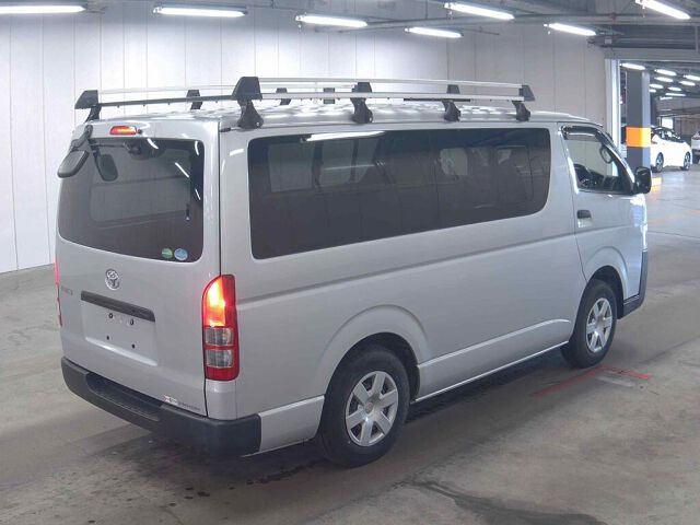 2017 Toyota Hiace Long DX 4WD auction photo 5