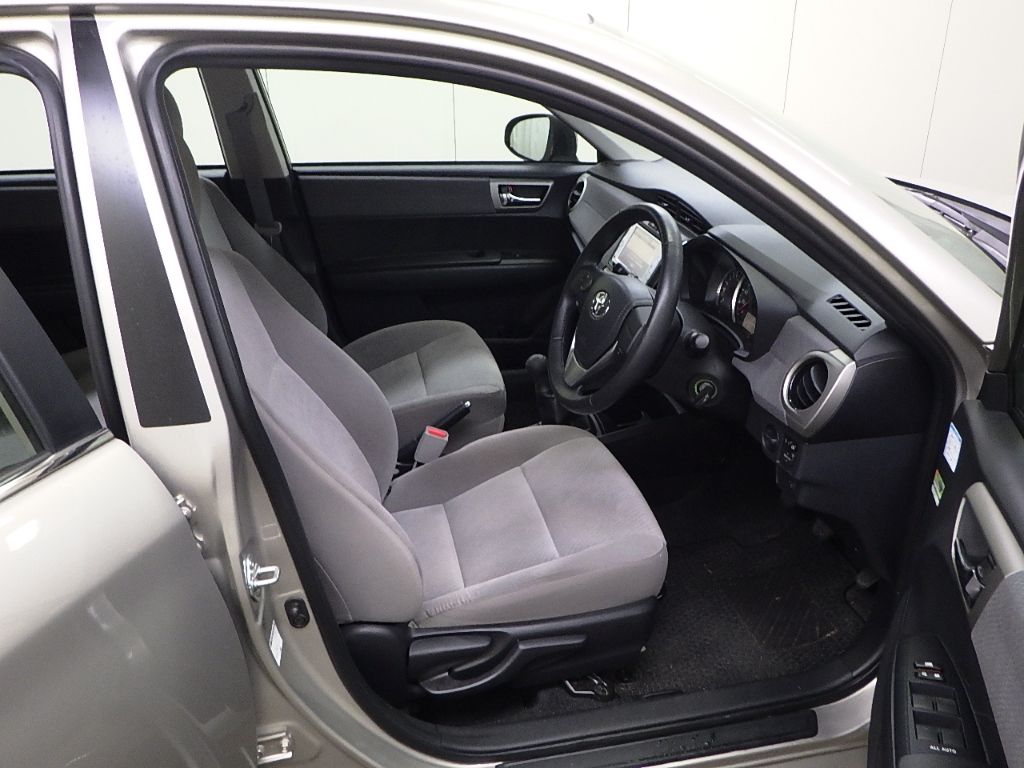 2013 Toyota Corolla Axio 1.5G auction photo 6