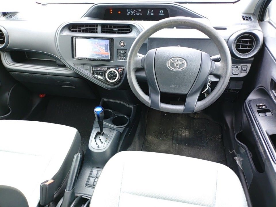 2019 Toyota Aqua auction photo 3