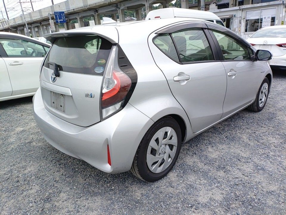 2019 Toyota Aqua auction photo 2