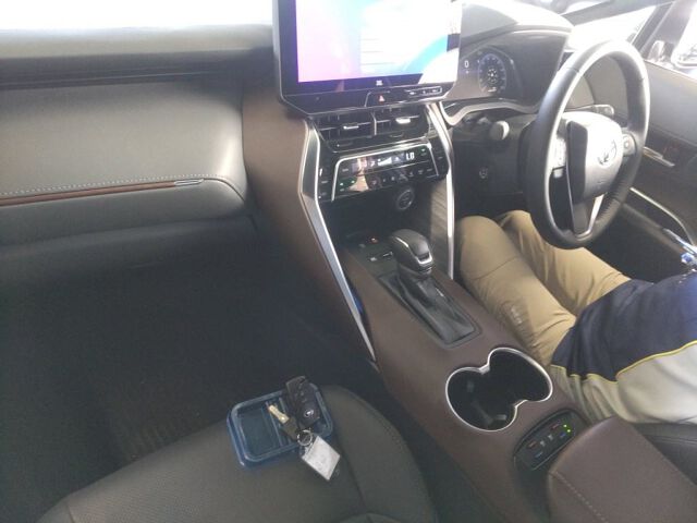 2025 Toyota Harrier Zレザーパッケージ auction photo 3