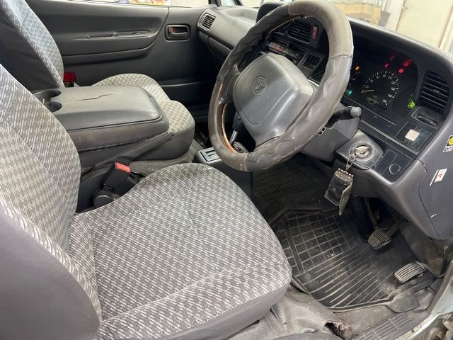 2000 Toyota Hiace DX GL Package auction photo 4