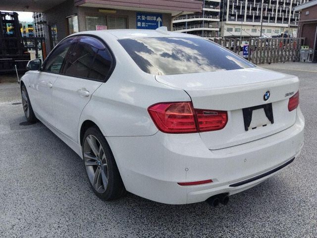 2013 BMW 3 Series auction photo 2