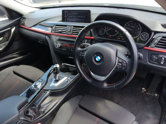2013 BMW 3 Series auction photo 3