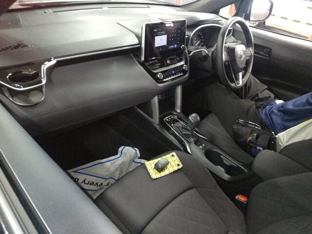 2025 Toyota Corolla Cross ハイブリッドG auction photo 3