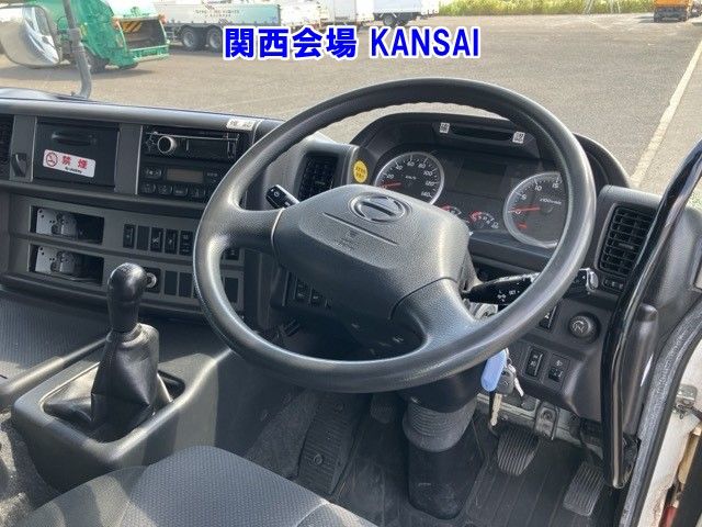 2016 Hino Profia アルミウイング auction photo 4