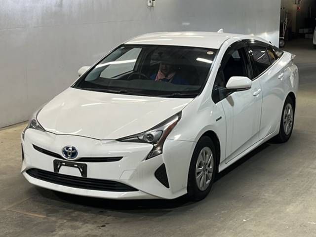 Japan Auction Vehicles 7 2016 Toyota Prius * auction photo