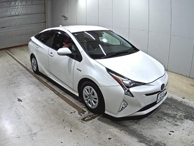 2016 Toyota Prius Sセーフティセンス Japan auction vehicle