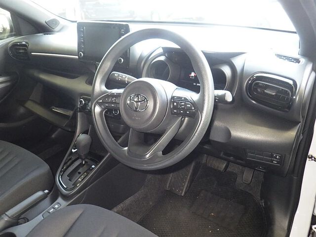 2023 Toyota Yaris G 4WD auction photo 3