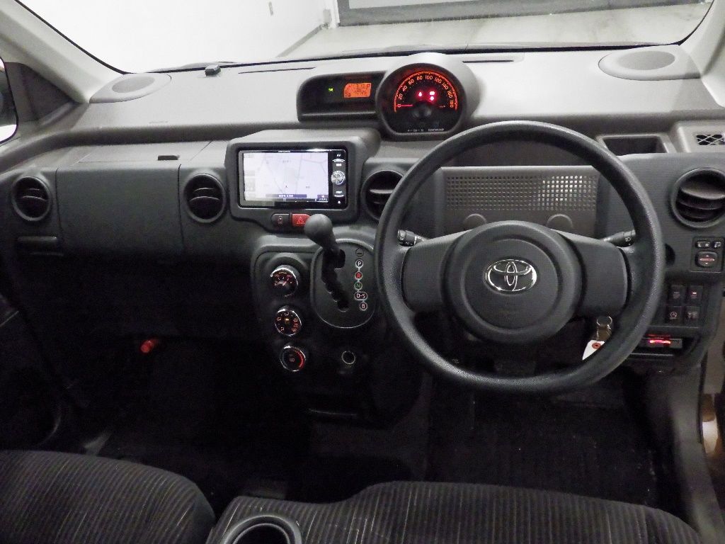 2015 Toyota Porte Y auction photo 3