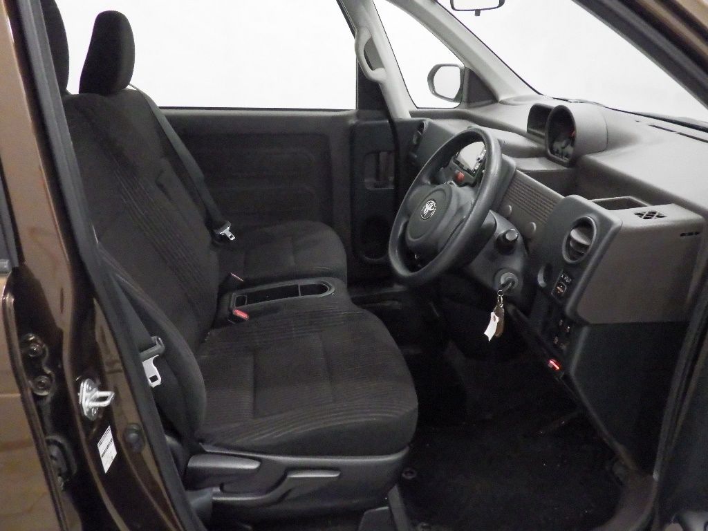 2015 Toyota Porte Y auction photo 6