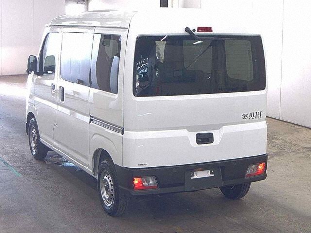 2026 Daihatsu Hijet Cargo Deluxe auction photo 2