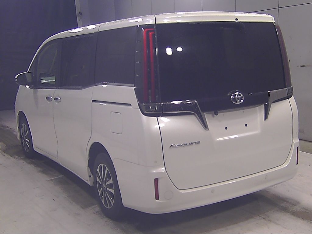 2021 Toyota Esquire Gi Premium Pack Black Tailored auction photo 5