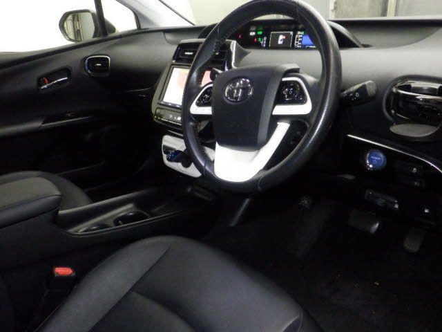 2017 Toyota Prius Sツーリングセレクション auction photo 3
