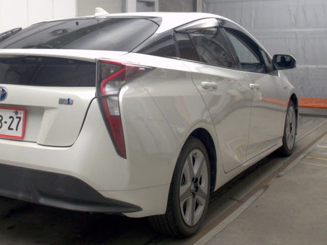 2017 Toyota Prius Sツーリングセレクション auction photo 5